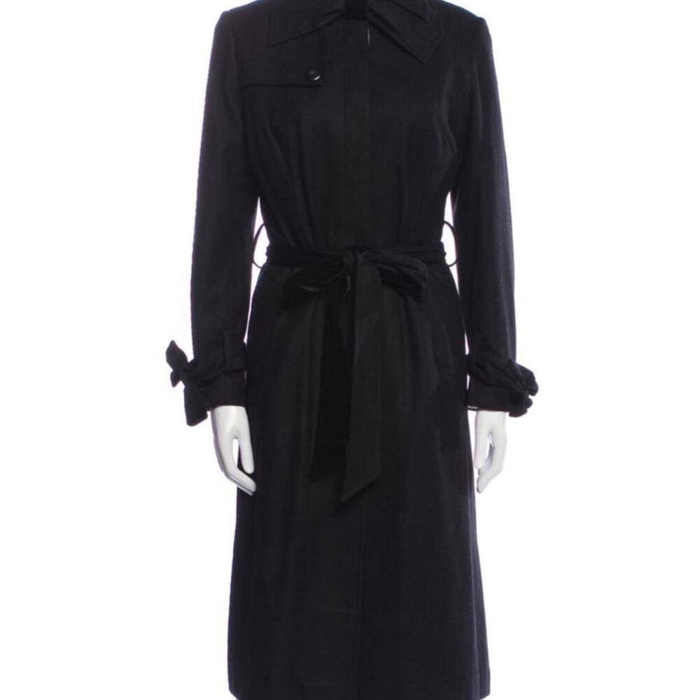 Marc jacobs Velvet black wool trench coat with ribbon details. White lining.